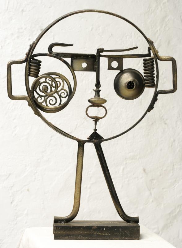 L’Ami, mécasculpture, assemblage d’objets de récupération, aérographe, h. 70 x l. 52 x prof. 8 cm, Gilbert Valentin, années 1960-1970, collection privée. - Agrandir l'image, fenêtre modale