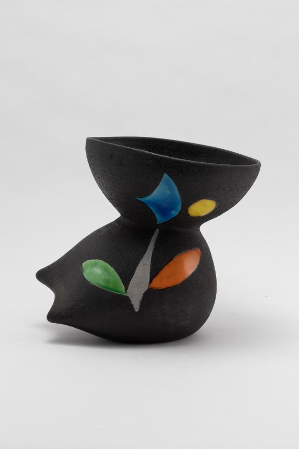 Vase zoomorphe à motif abstrait, faïence, émaux polychromes, h. 21 x l. 21 x prof. 21 cm, Les Archanges, années 1955-1960, collection privée. - Agrandir l'image, fenêtre modale